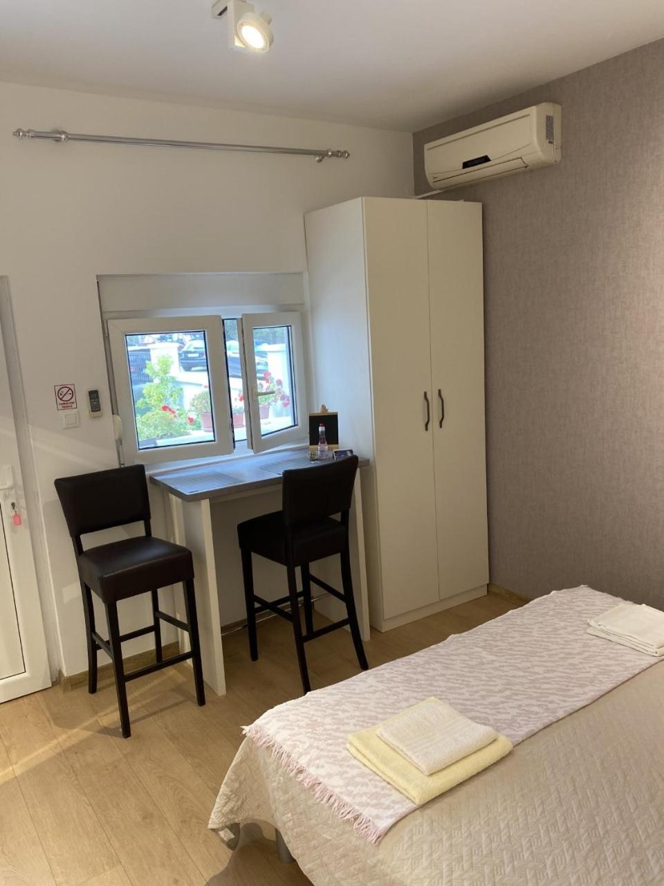 Studio Apartments With Terrace Near Sea - Angela'S Apartments Zadar Zimmer foto